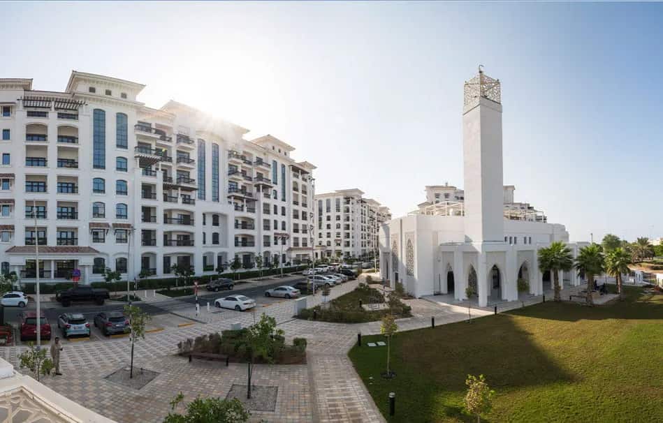 Resort-style infinity swimming pools at Ansam Yas Island residential apartments Abu Dhabi