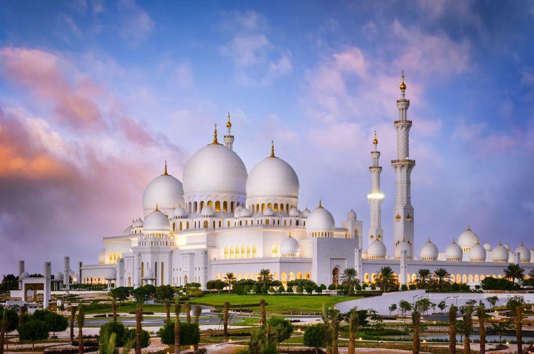 Sheikh Zayed Grand Mosque just 28 mins away from YAs Island